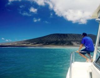 Newly-formed Island in Pacific Ocean attracts tourists