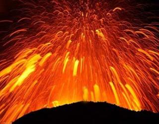 Chile's Villarrica volcano erupts 