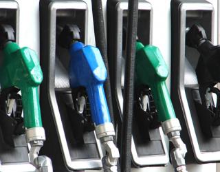 AAA: Gas price under $3 would boost consumer spending